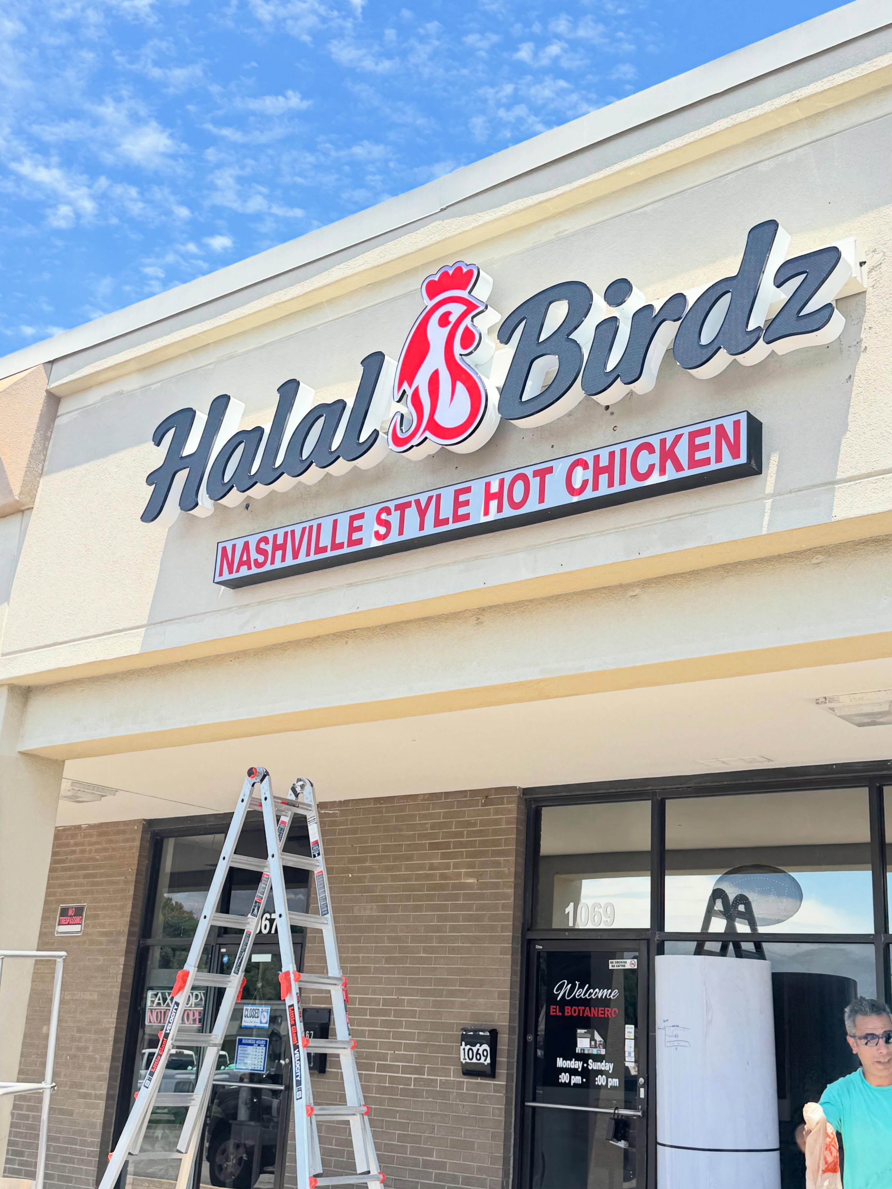 Halal Birdz storefront on Murfreesboro Pike